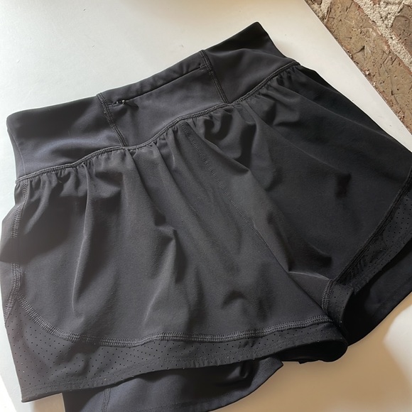 Spanx Get Moving Shorts - Picture 3 of 8